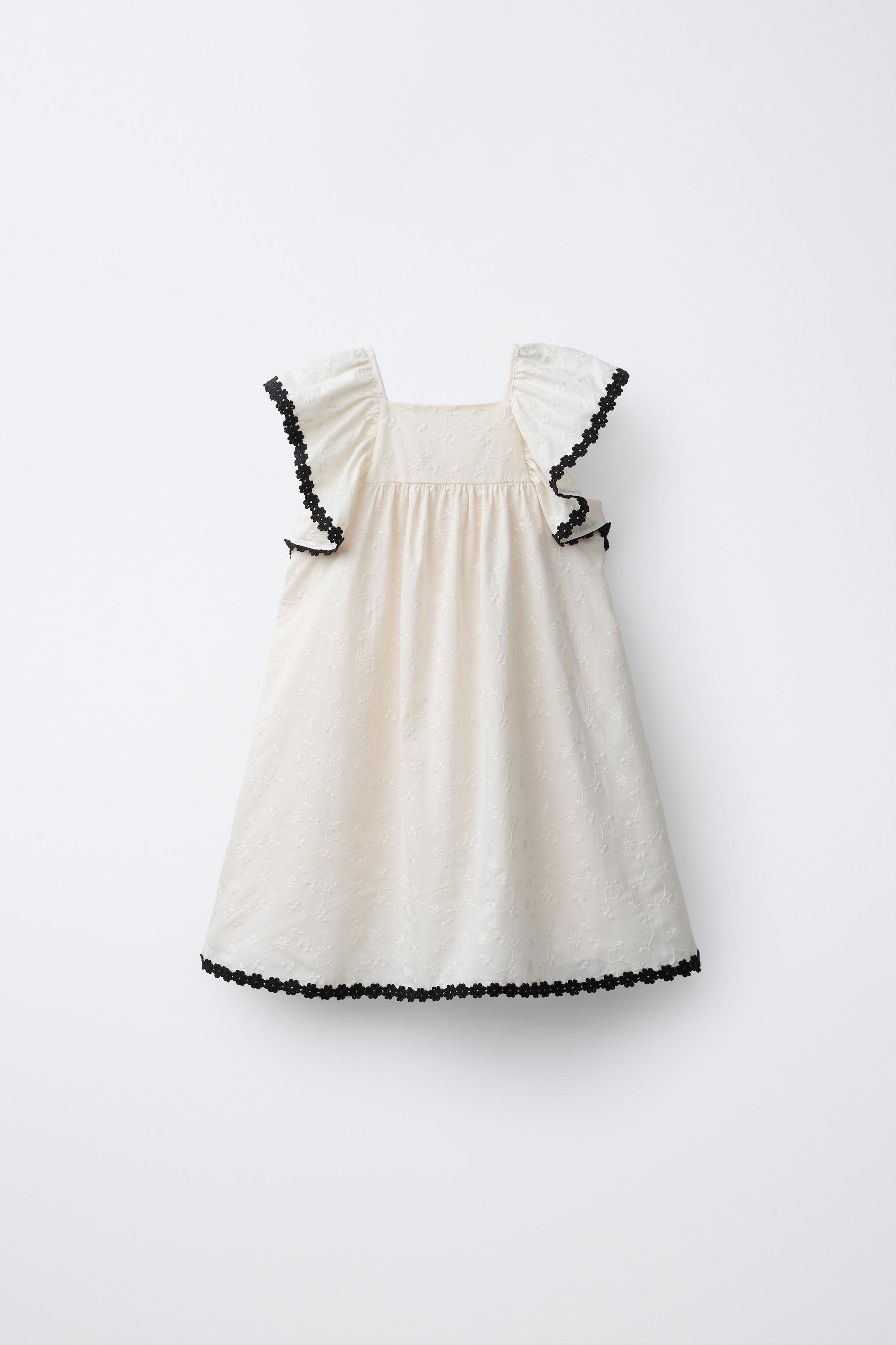ROBE BRODERIES CONTRASTE